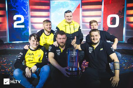 凭此荣膺金 凭此荣膺金